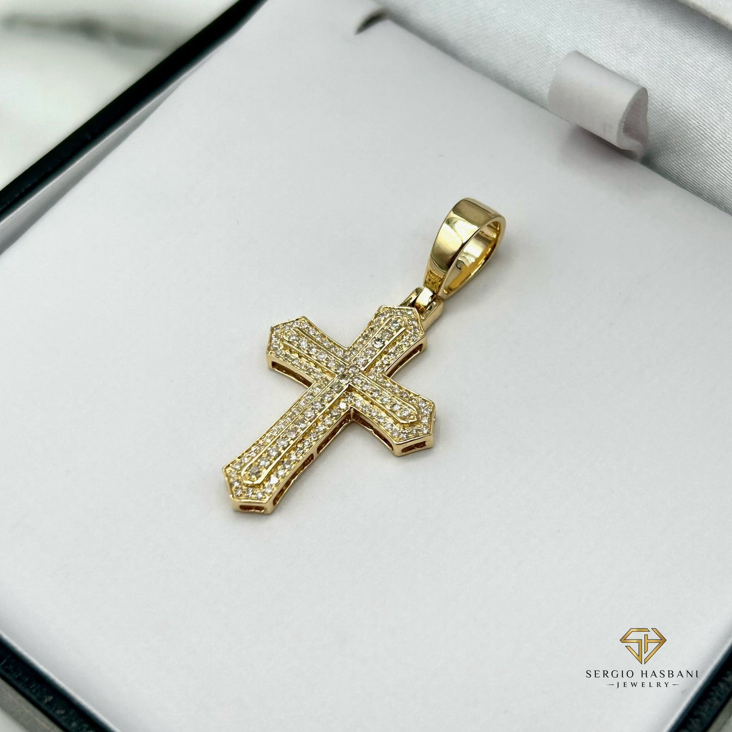10K CROSS1 Diamond Pendant
