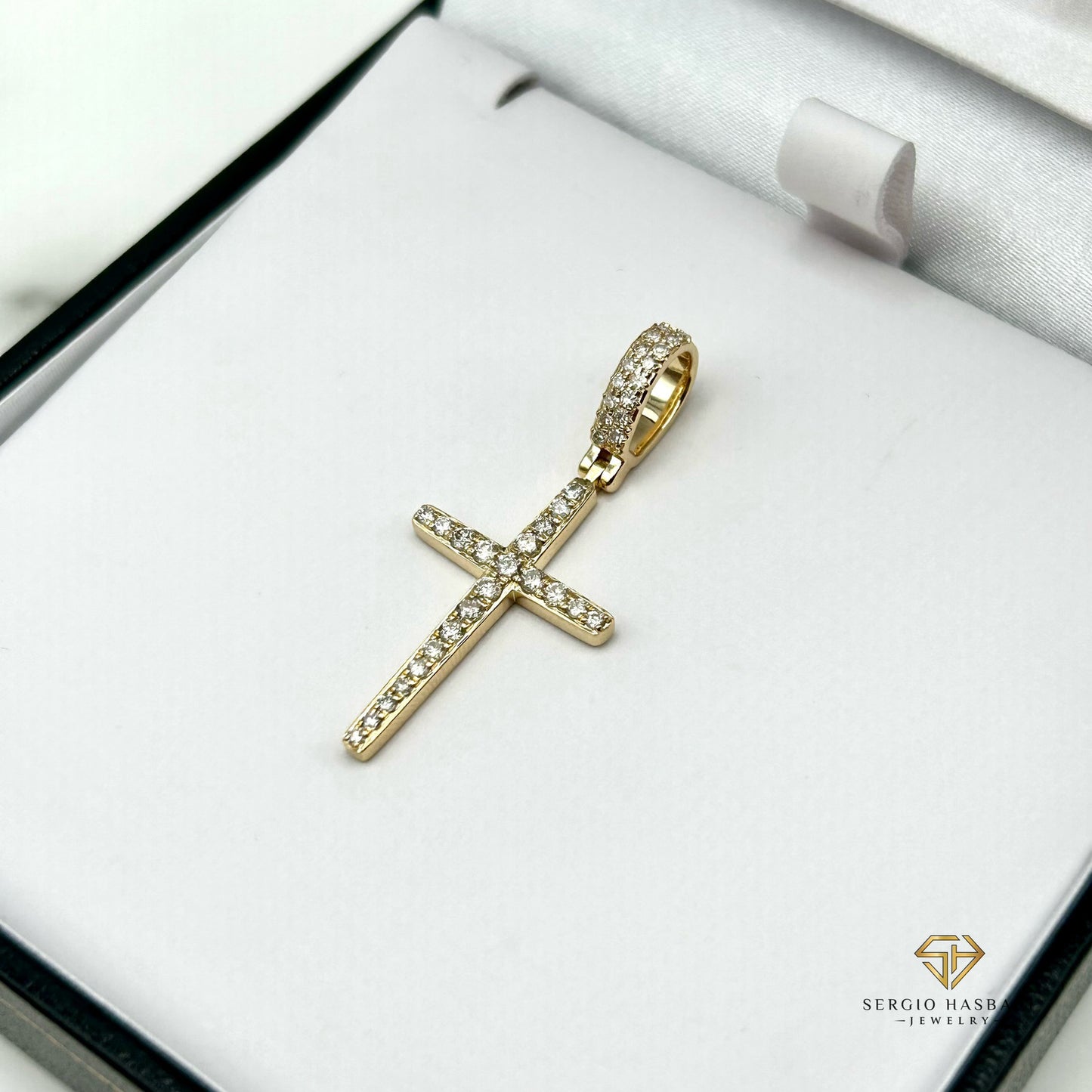 10K CROSS3 Diamond Pendant