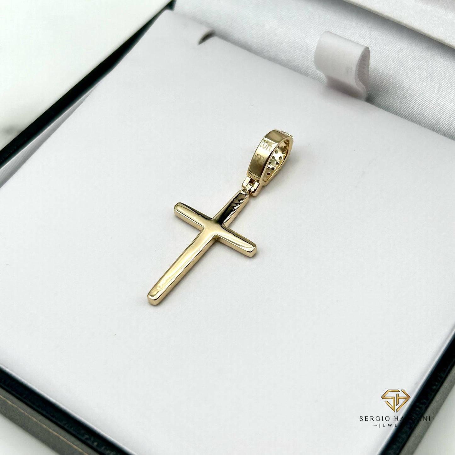 10K CROSS3 Diamond Pendant