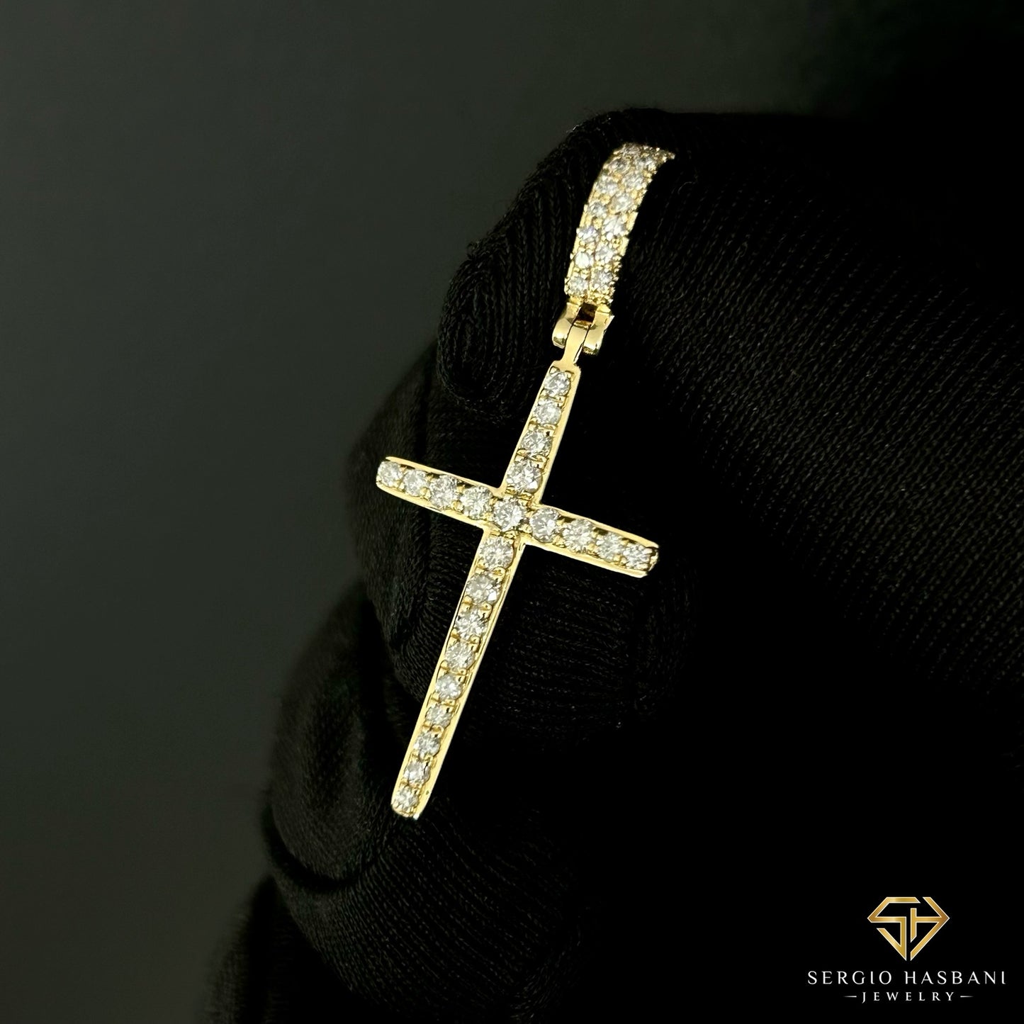 10K CROSS3 Diamond Pendant