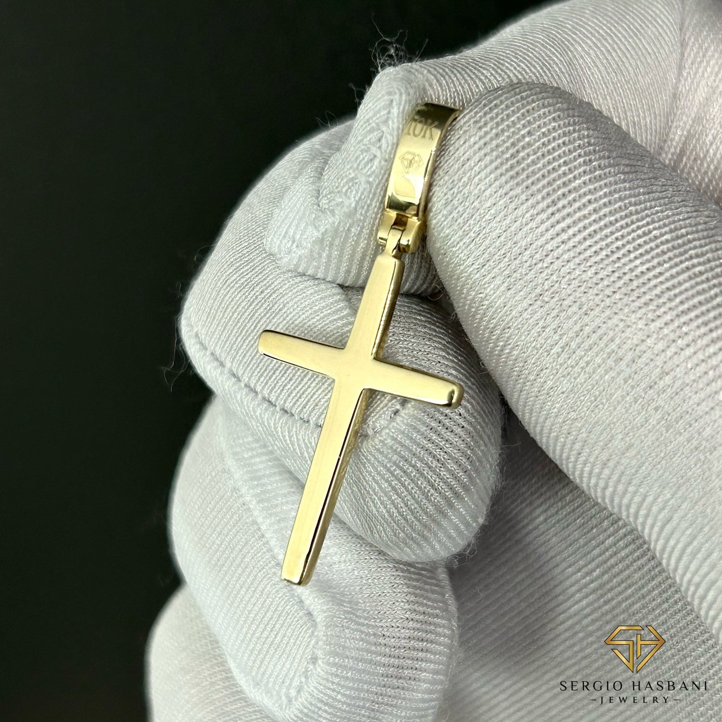 10K CROSS3 Diamond Pendant