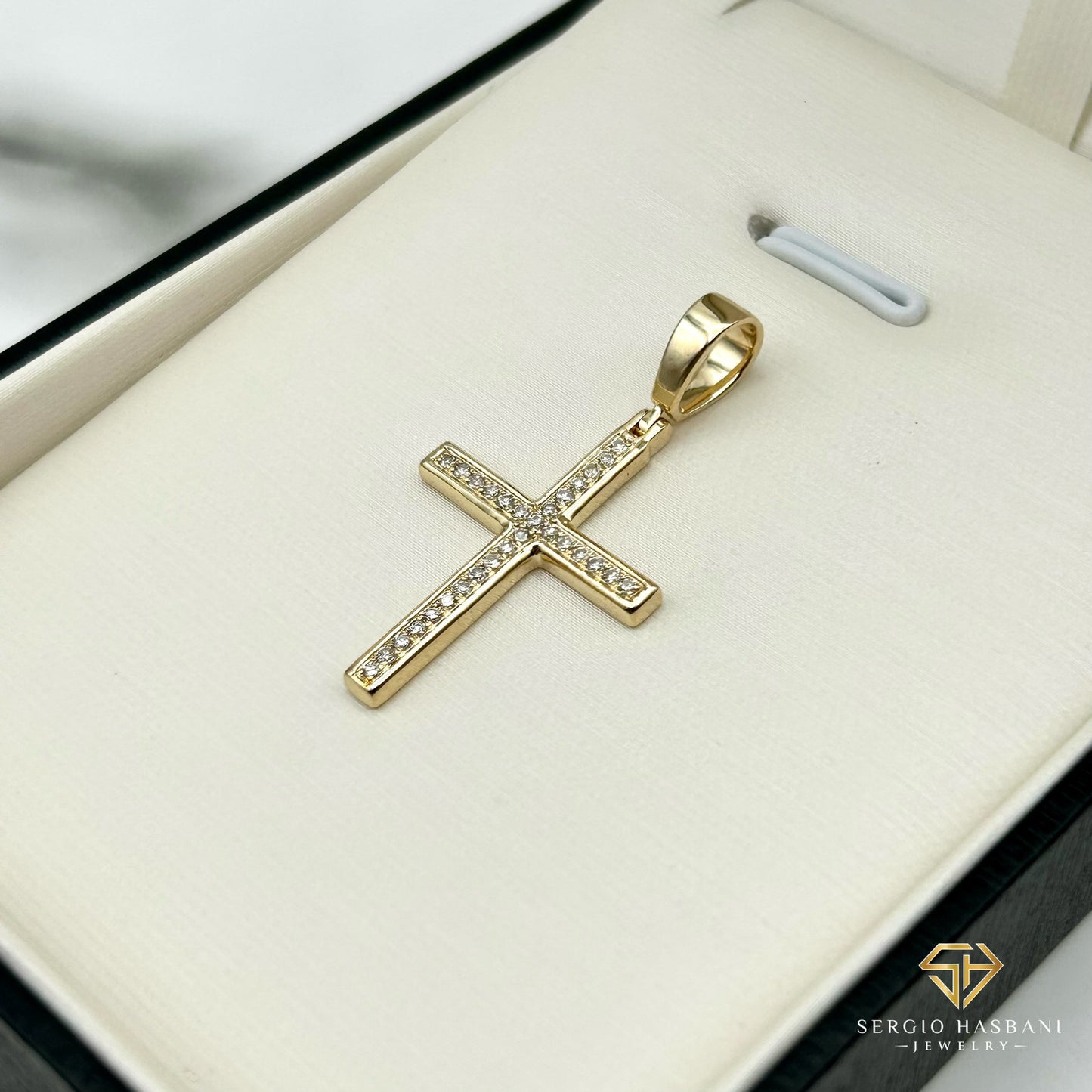 10K CROSS9 Diamond Pendant