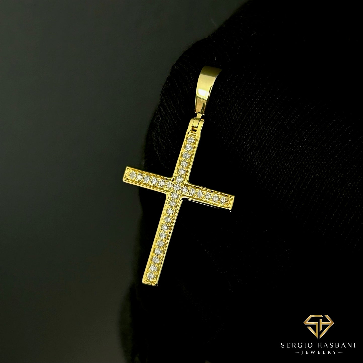 10K CROSS9 Diamond Pendant