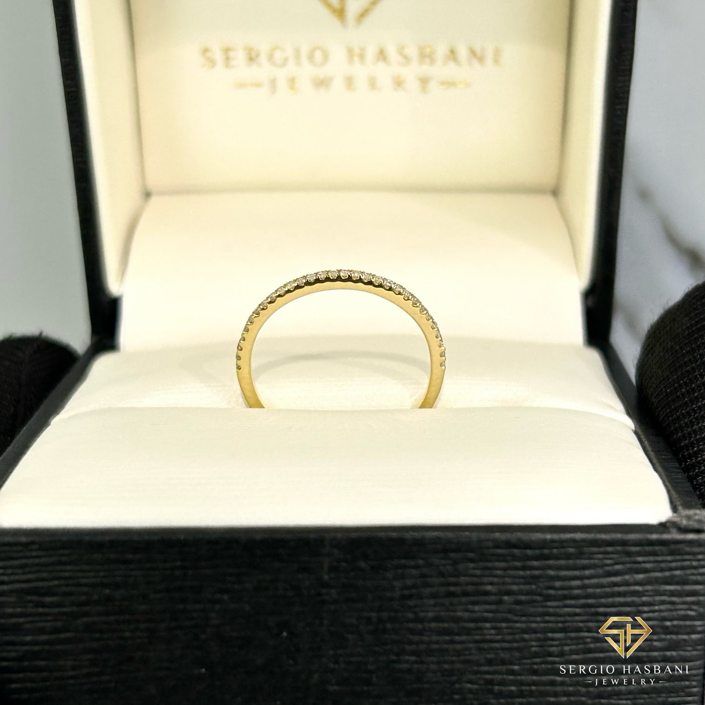 10K ETERNI Diamond Ring