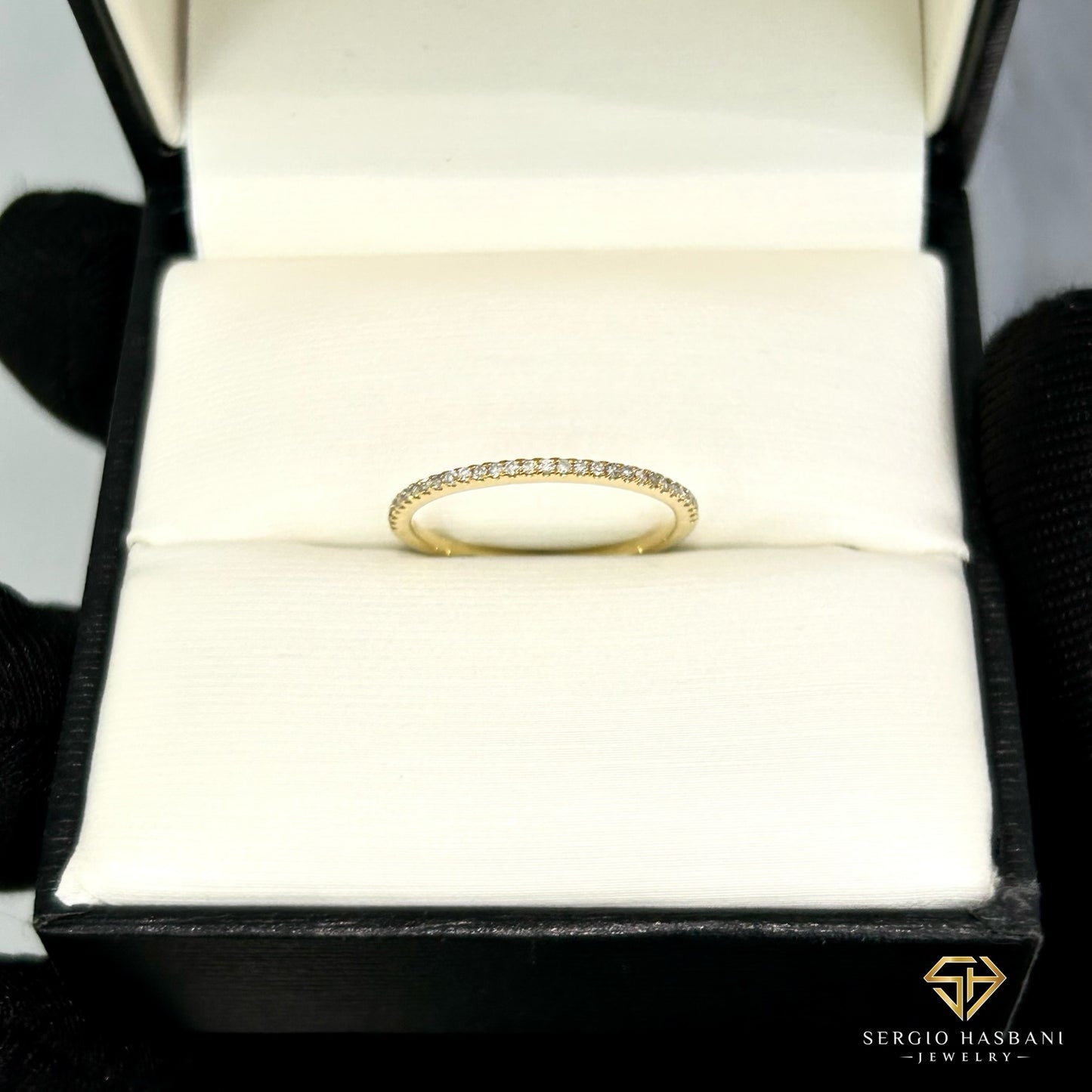 10K ETERNI Diamond Ring