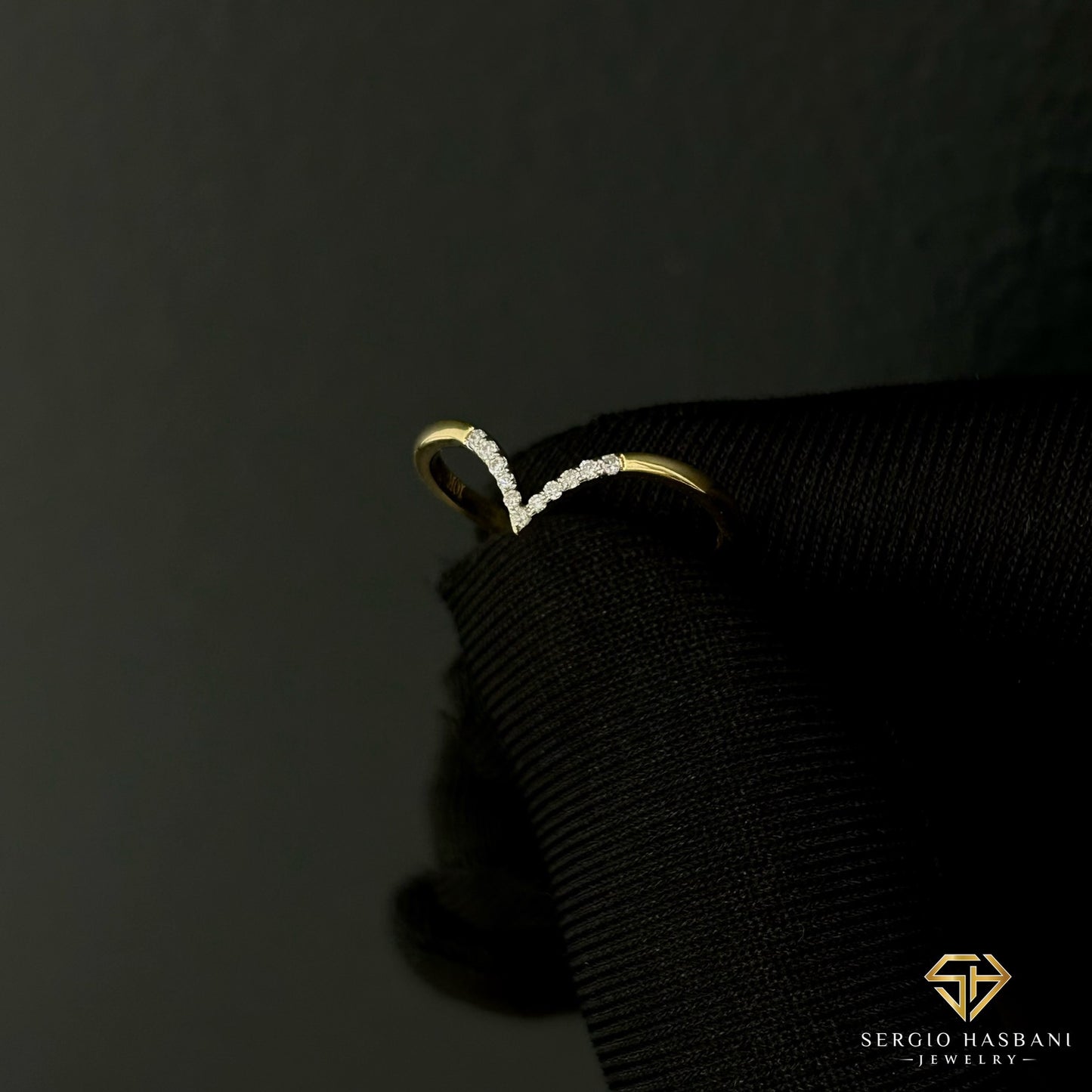 10K FIRI Diamond Ring