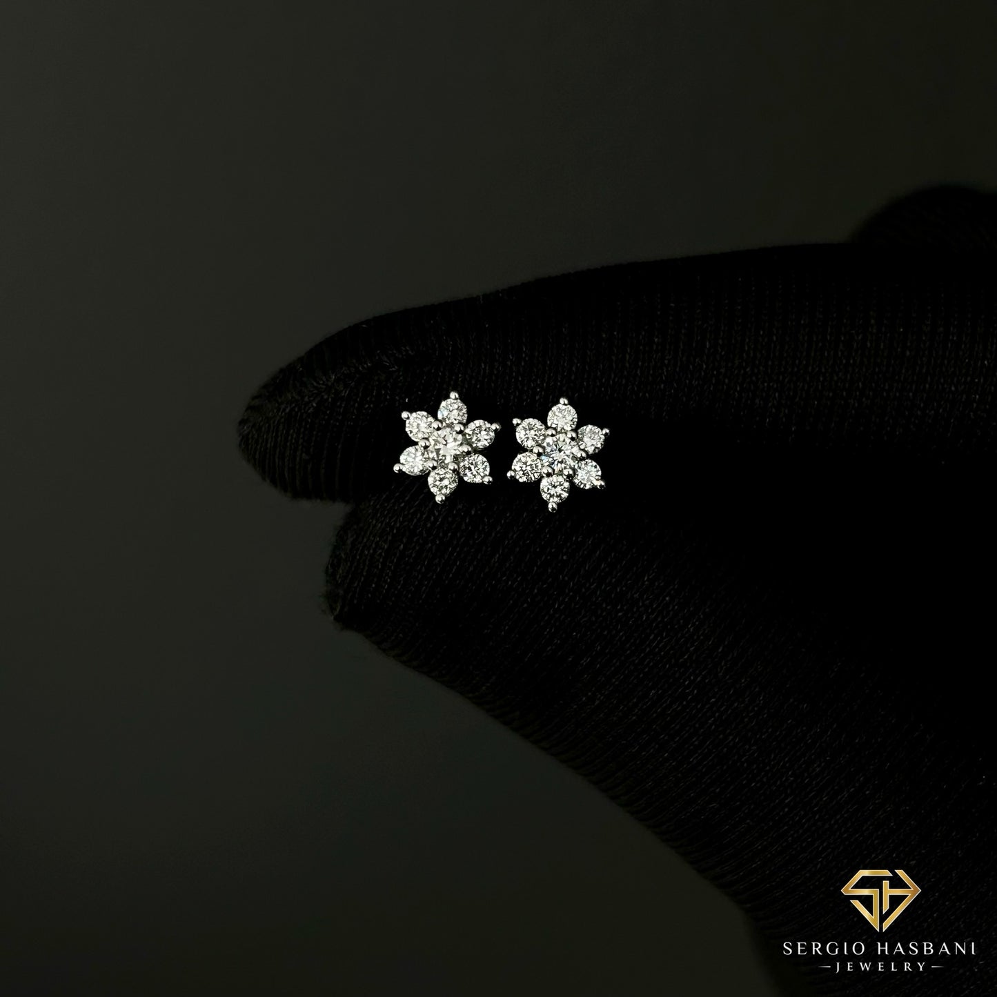 10K FLOWER VVS Lab Diamond Earrings