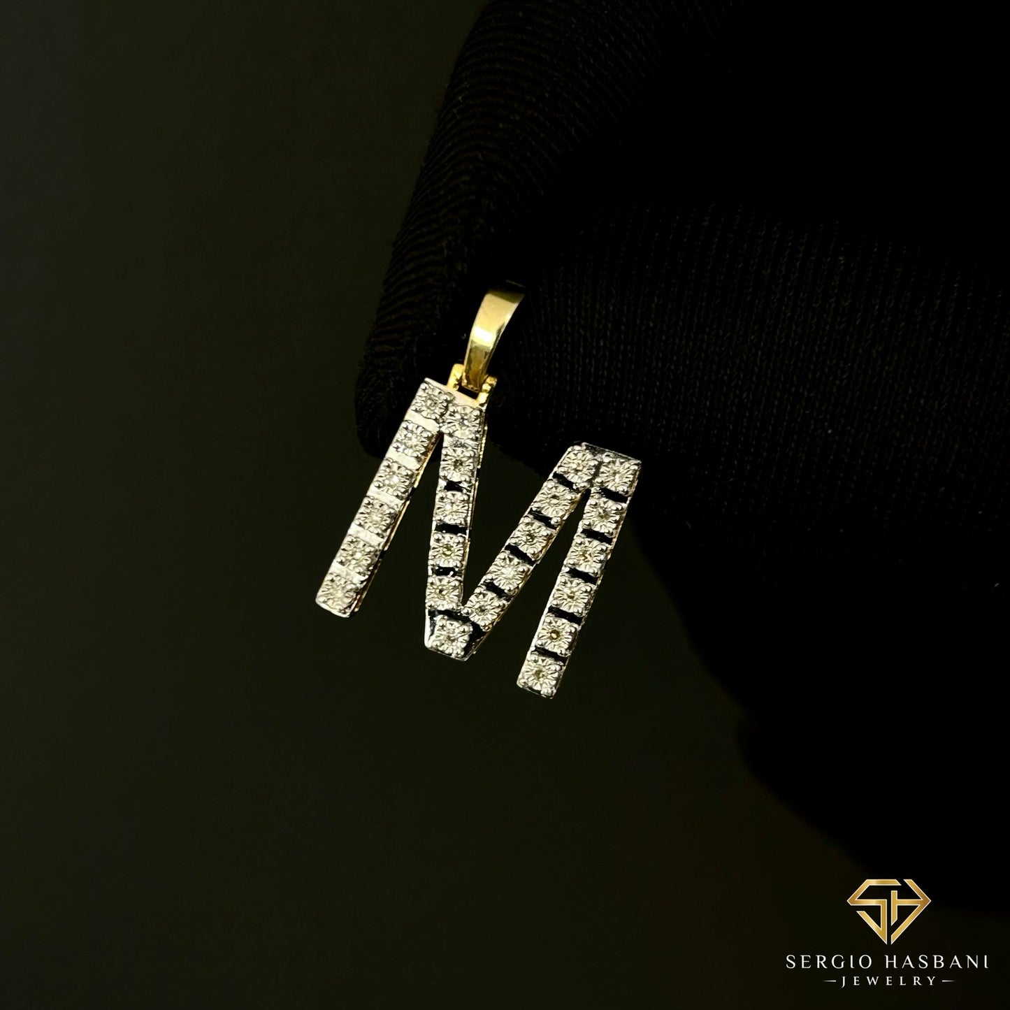 10K Illusion Diamond Letter Pendant ''M''
