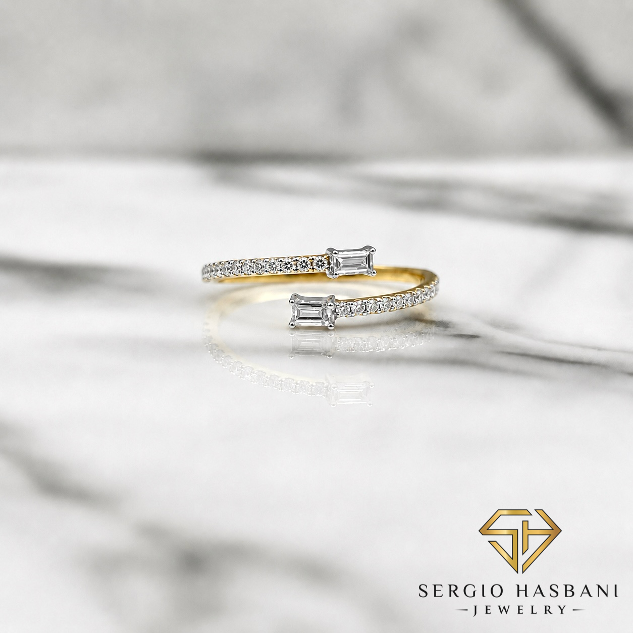 10K BAGUELLA Diamond Ring