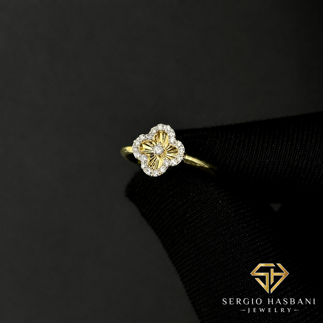 10K CLOVER Diamond Ring