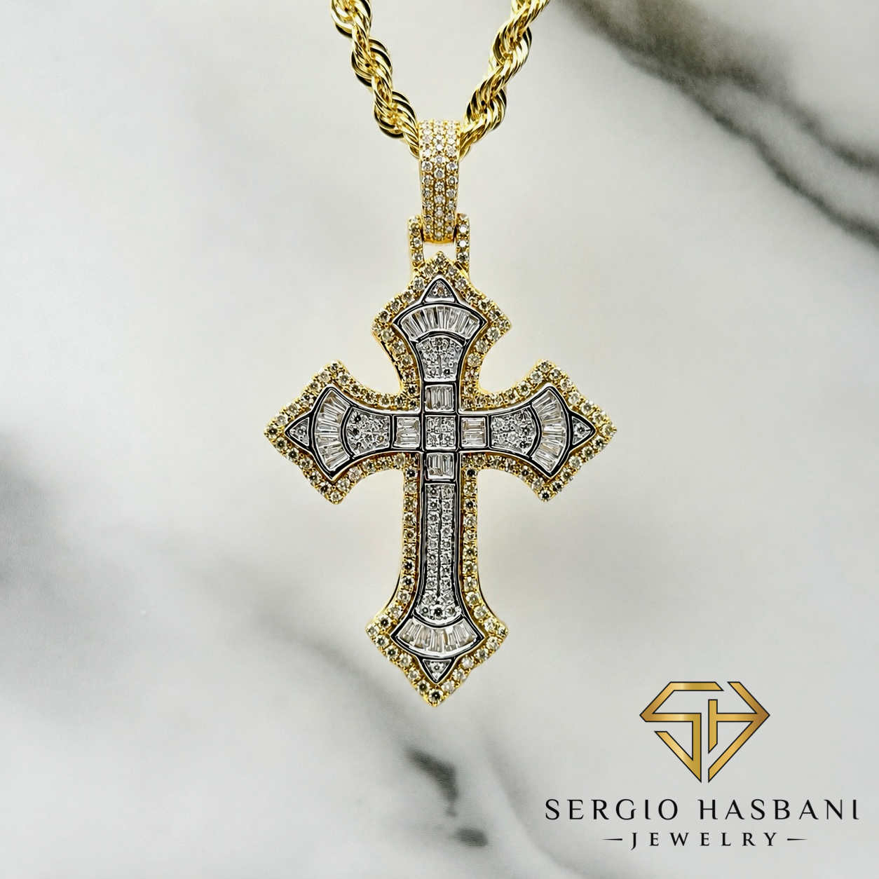 10K CROSS12 Diamond Pendant