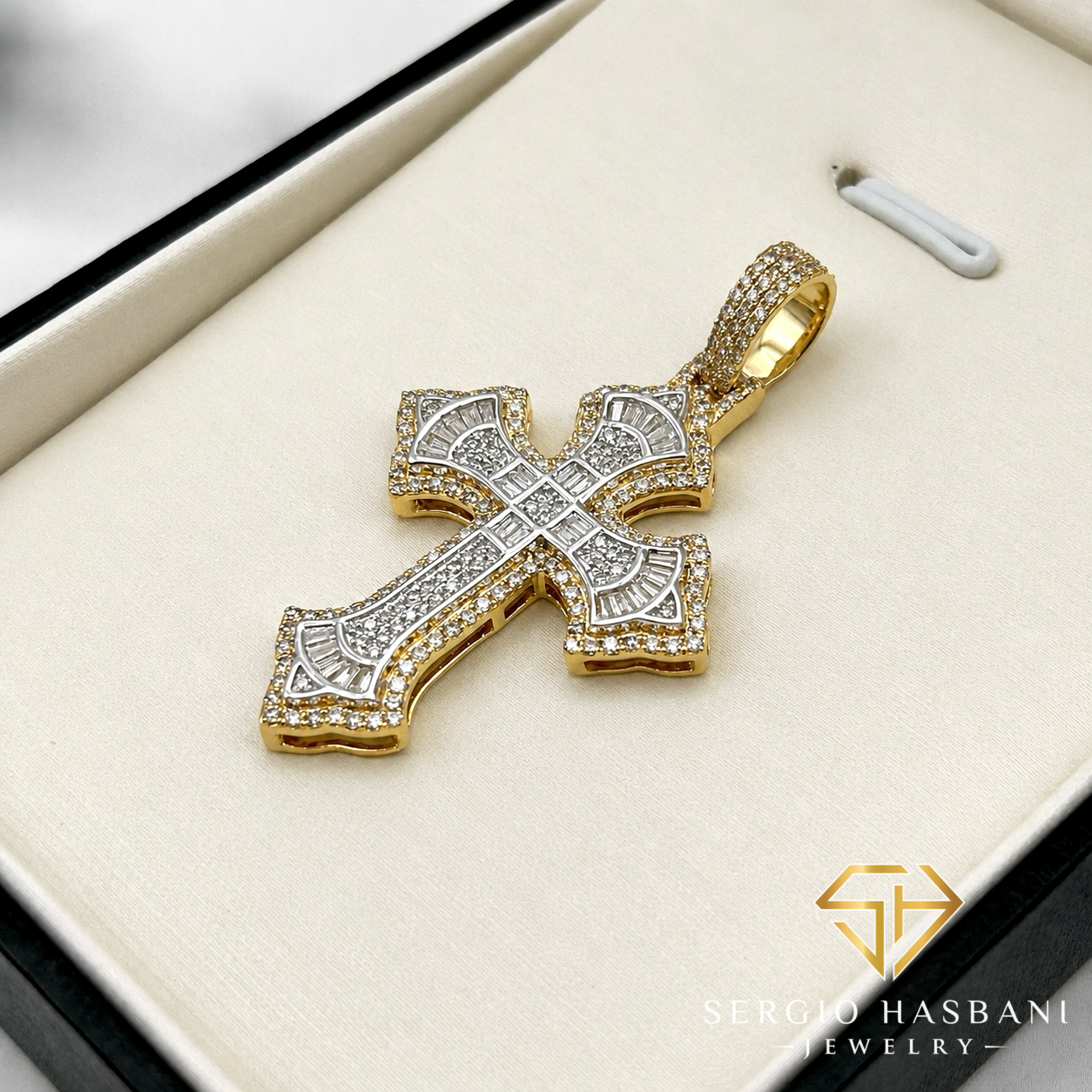10K CROSS12 Diamond Pendant