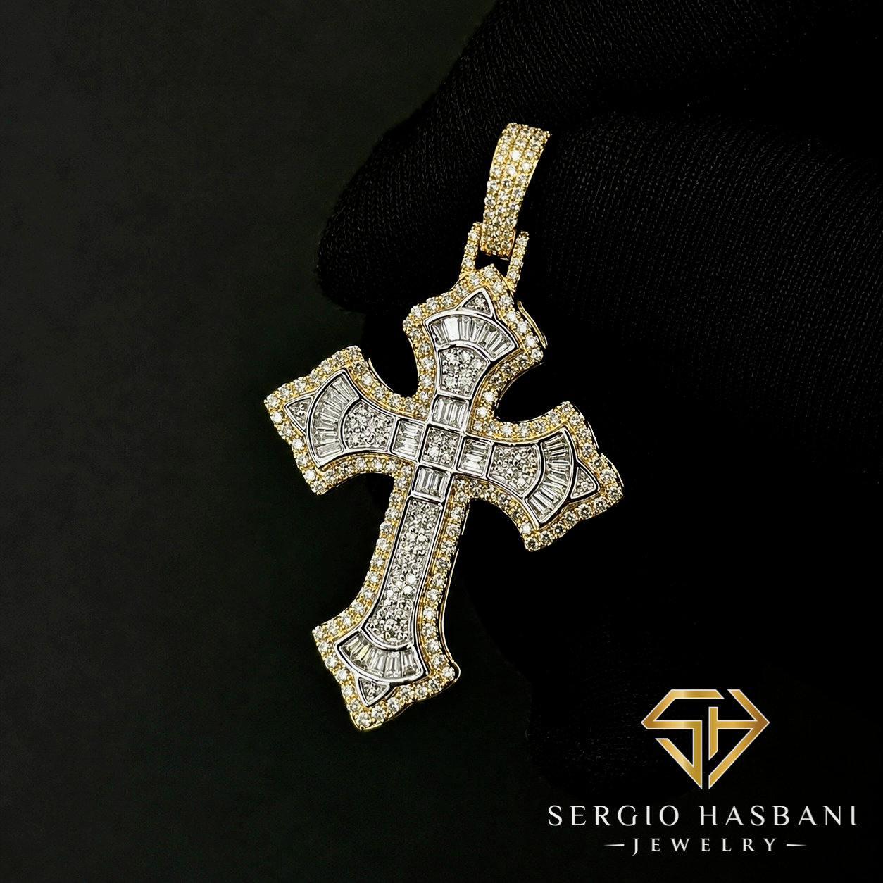 10K CROSS12 Diamond Pendant