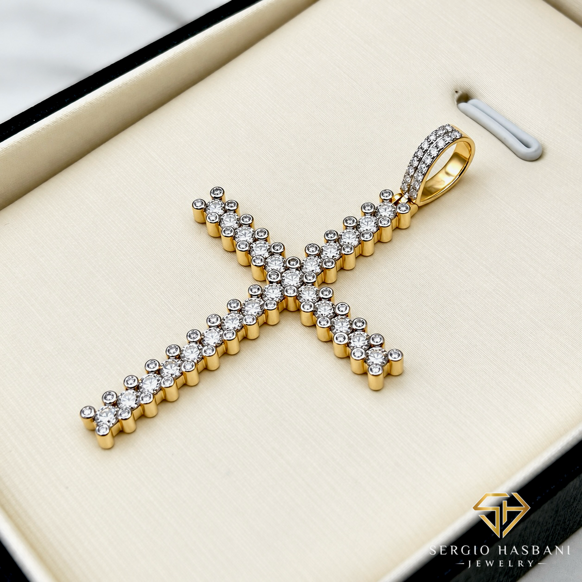 10K CROSS16 VVS Lab Diamond Pendant