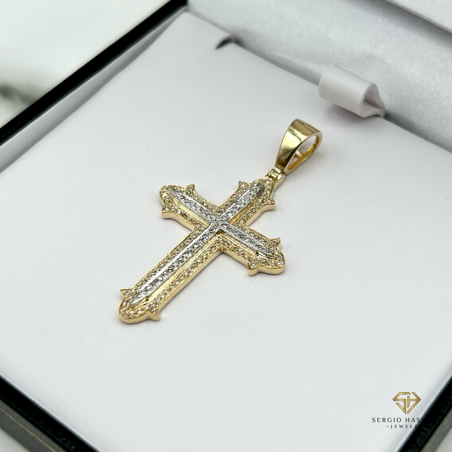 10K CROSS5 Diamond Pendant