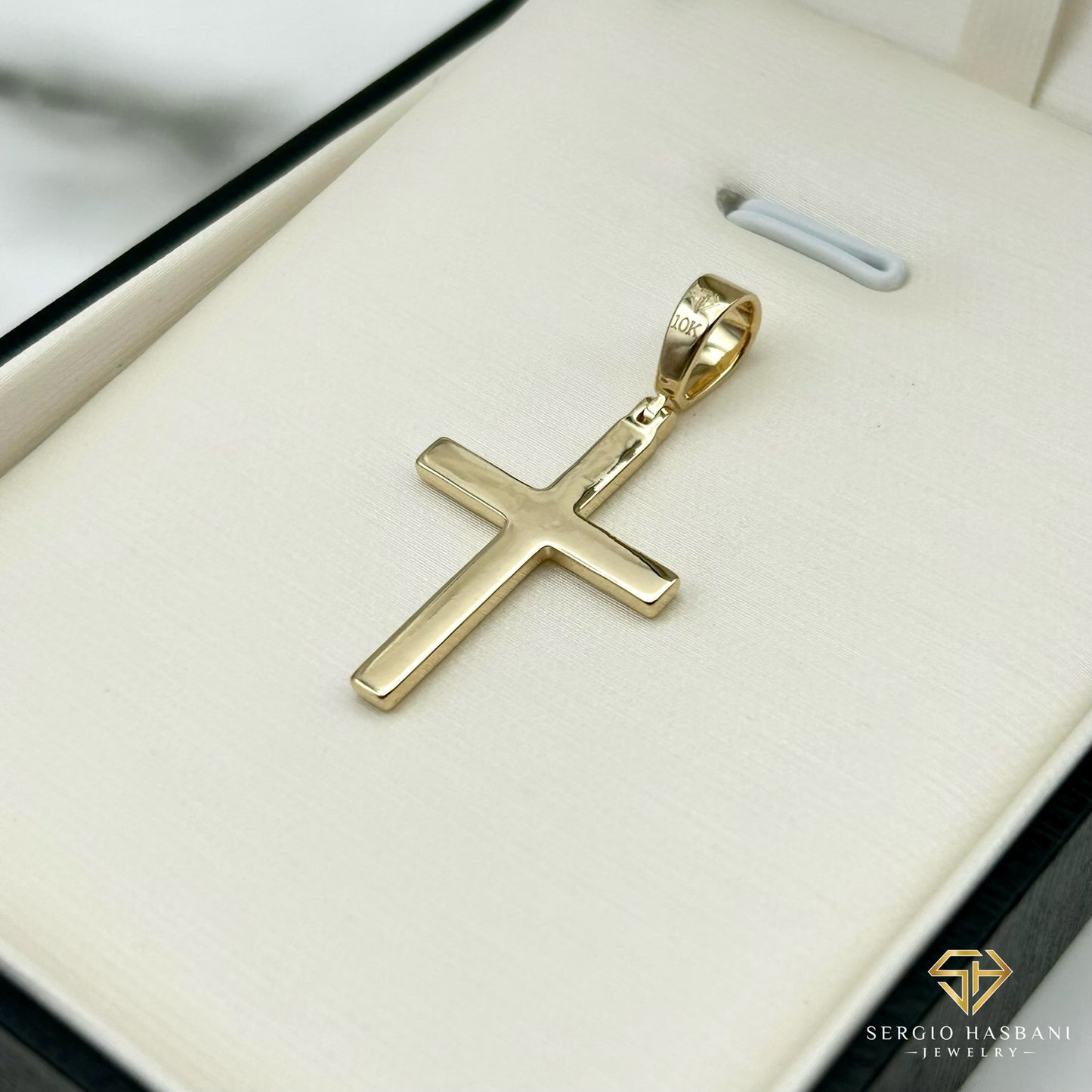 10K CROSS9 Diamond Pendant