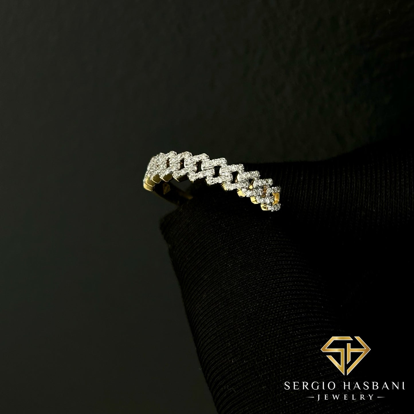 10K CUBICE Diamond Ring