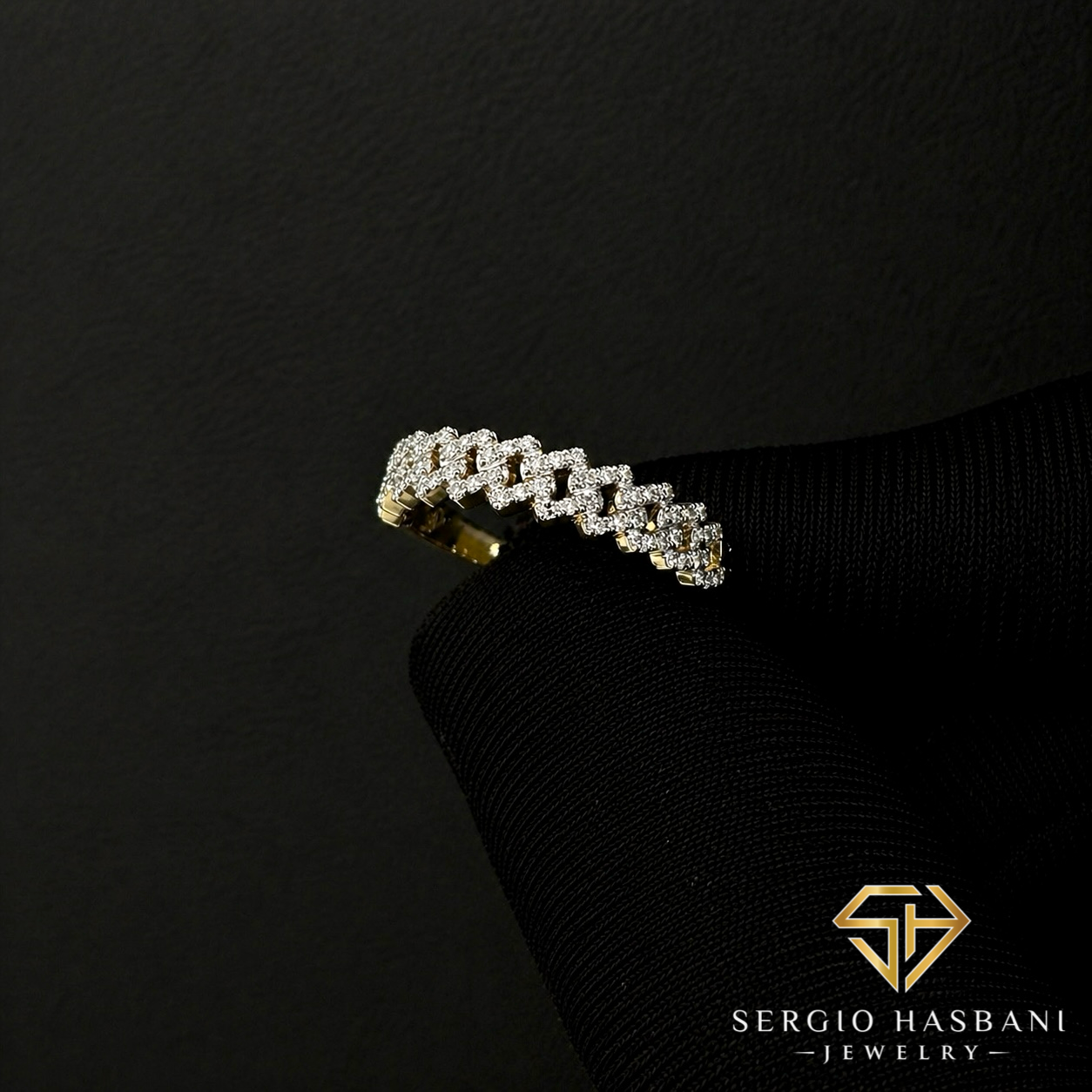 10K CUBICE Diamond Ring