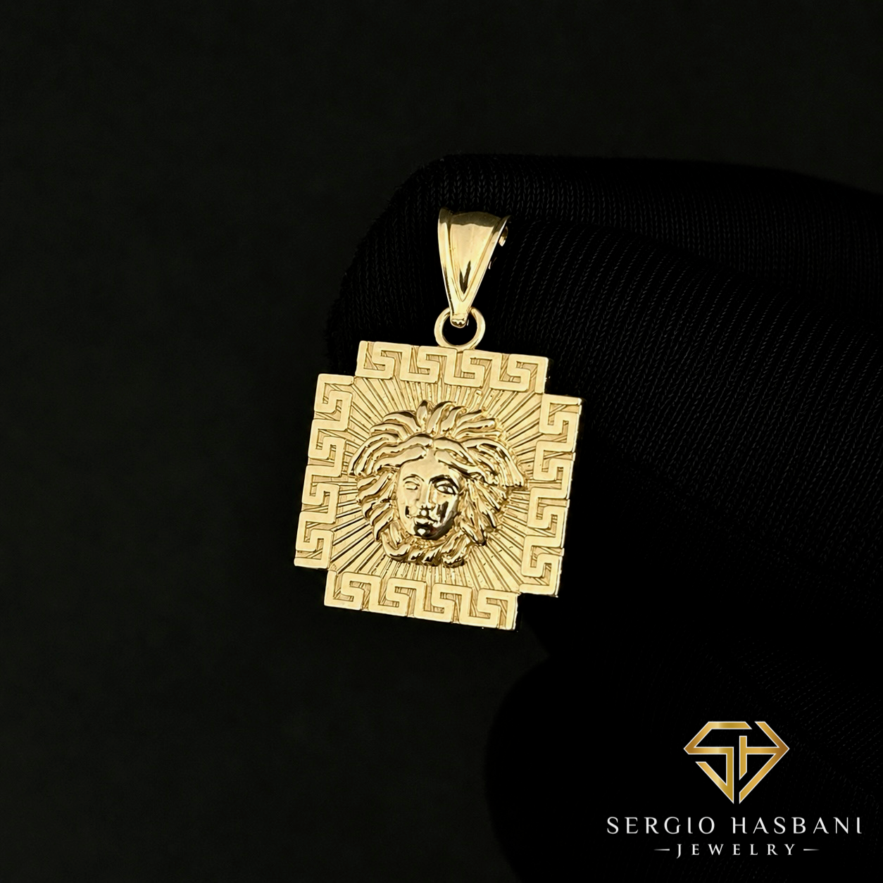 10K DUSARO Medusa Head Pendant