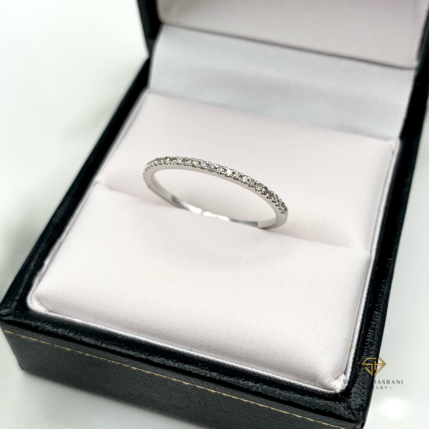 10K ETERNI Diamond Ring