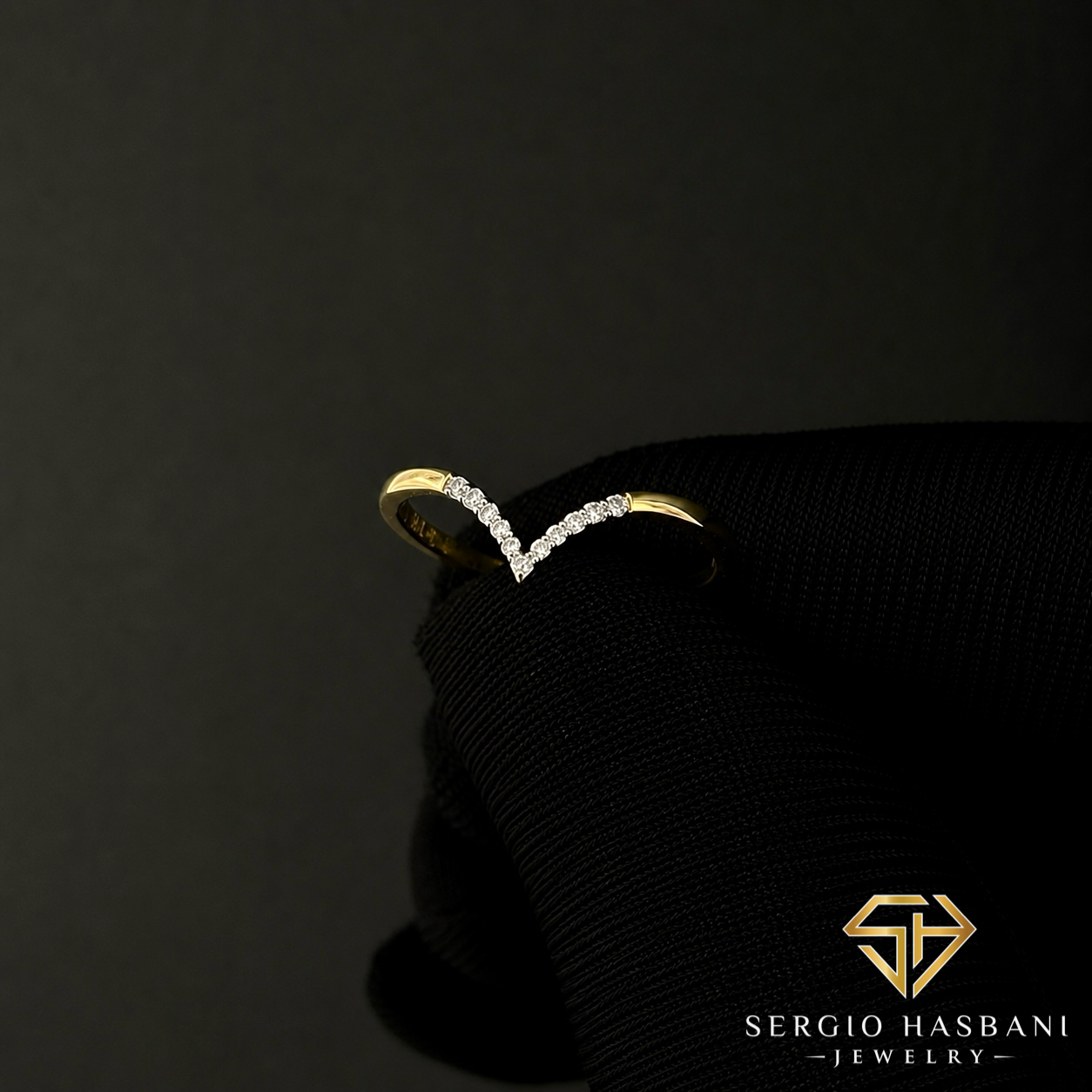 10K FIRI Diamond Ring