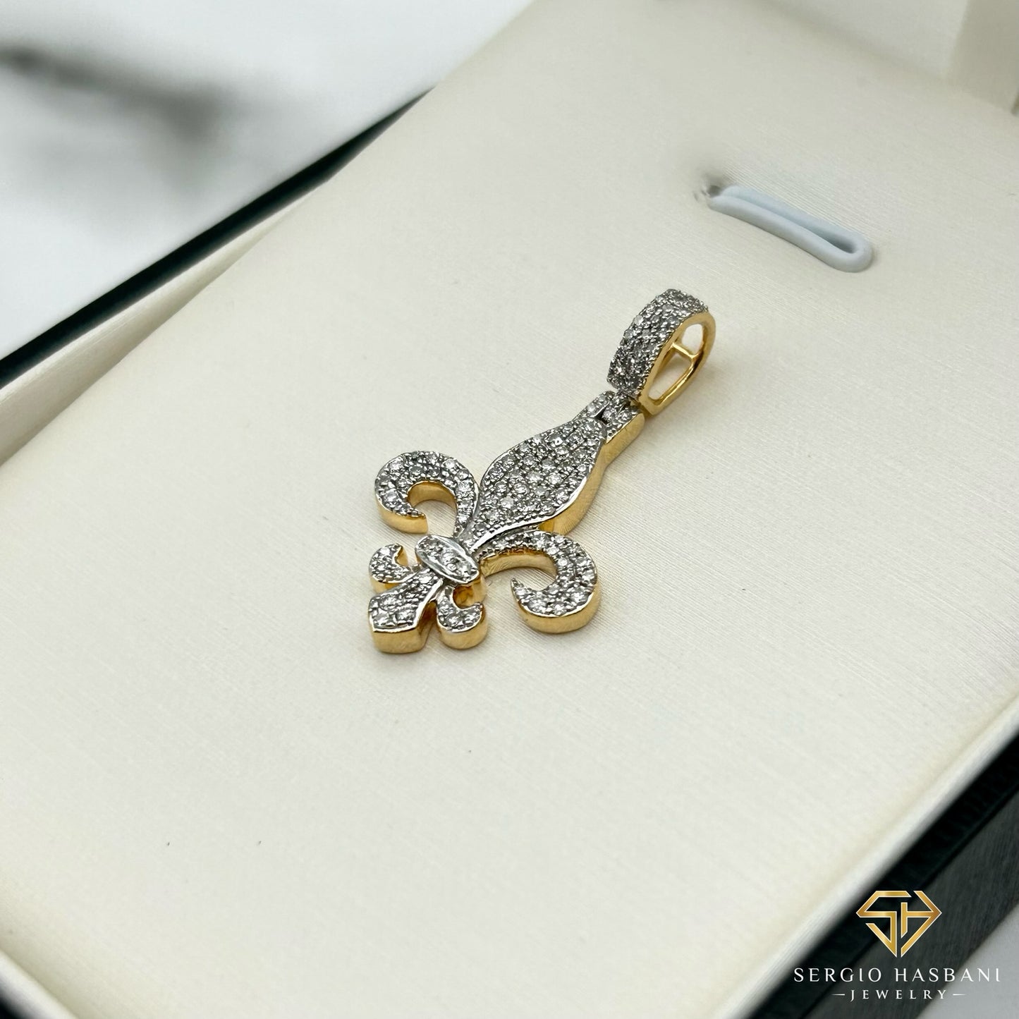 10K FLEUR DE LYS Diamond Pendant