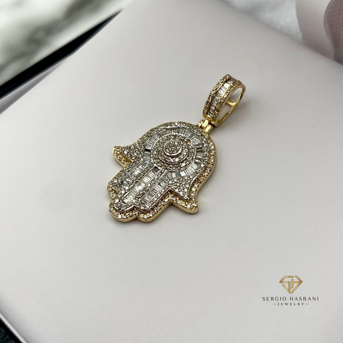 10K KHAMSA Diamond Pendant