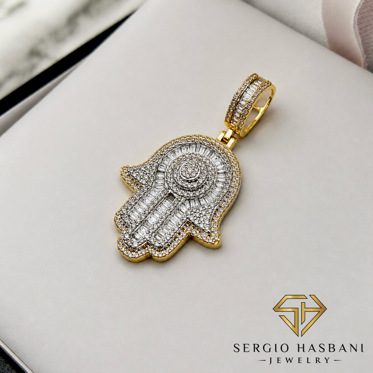 10K KHAMSA Diamond Pendant