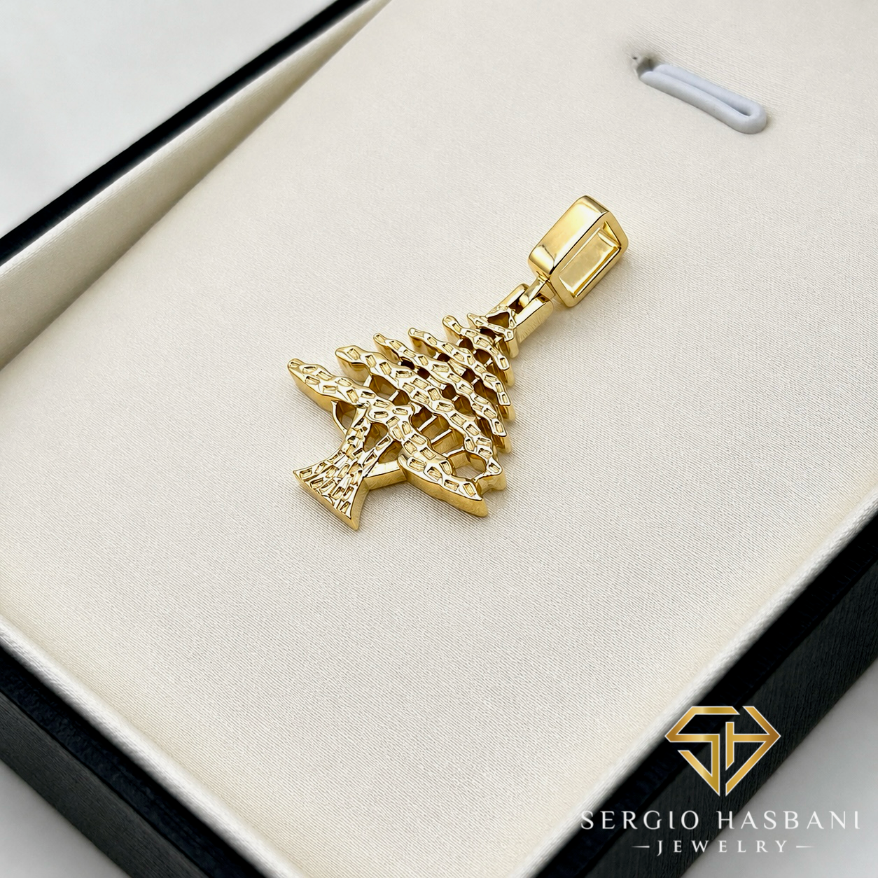 10K LEBANESE CEDAR Pendant