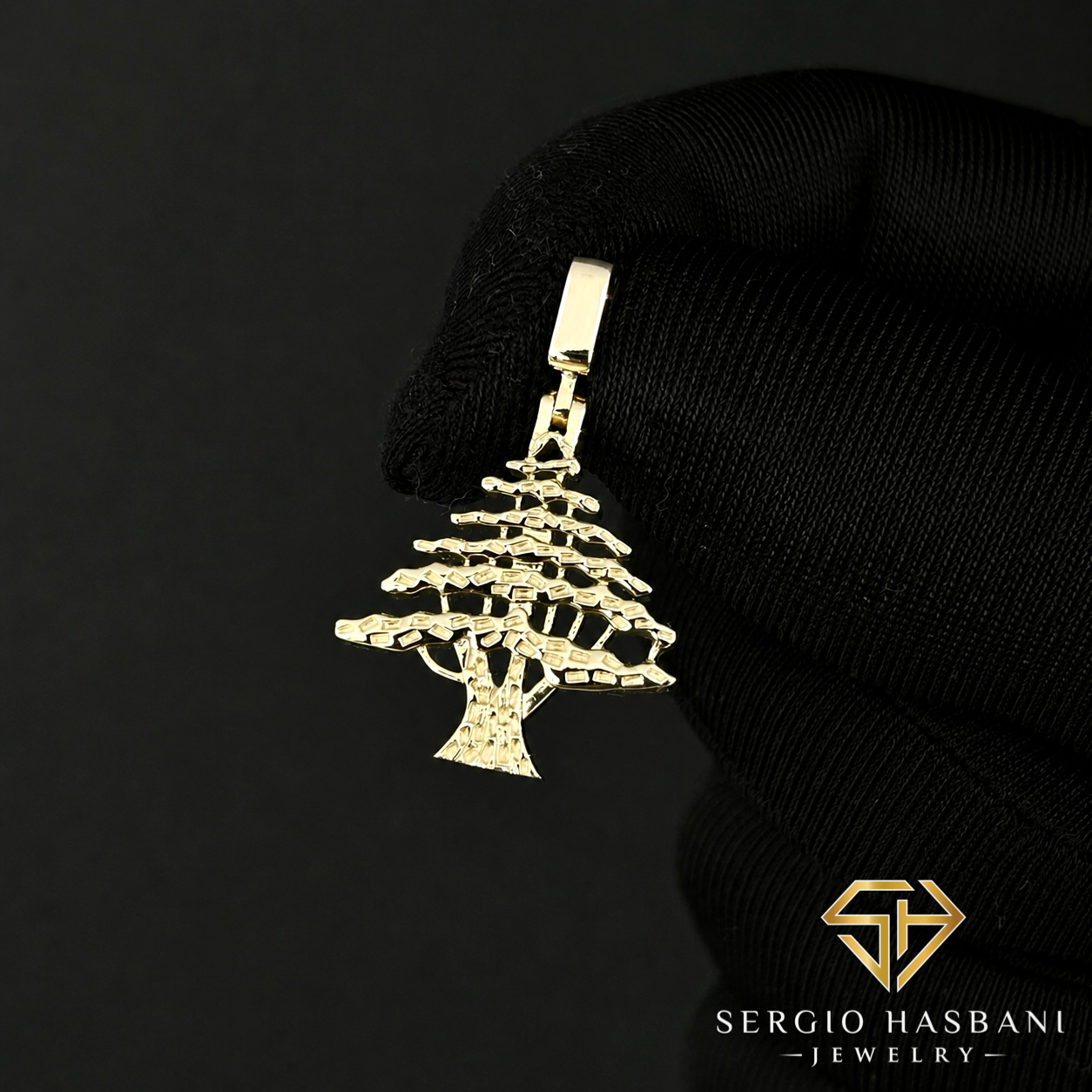 10K LEBANESE CEDAR Pendant