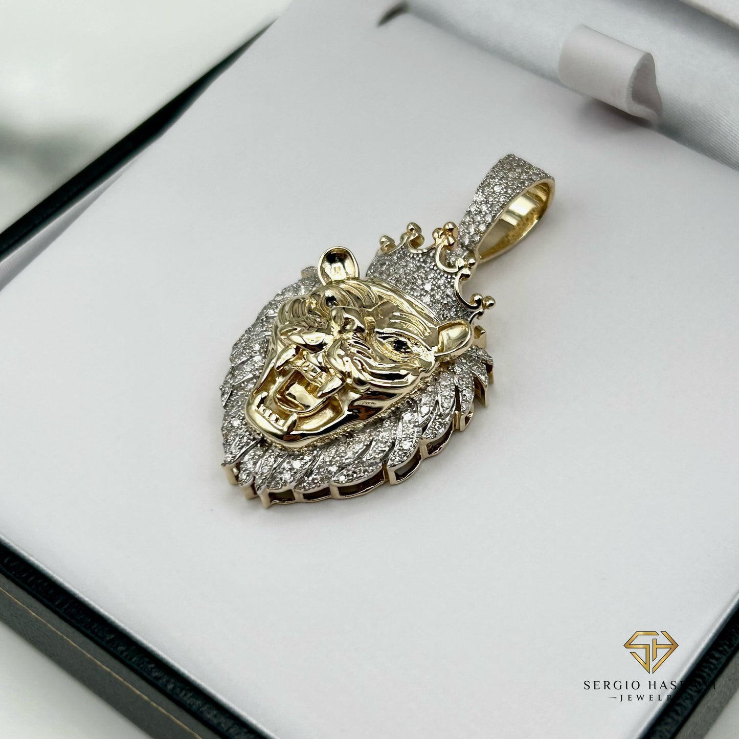 10K LEO2 Diamond Pendant