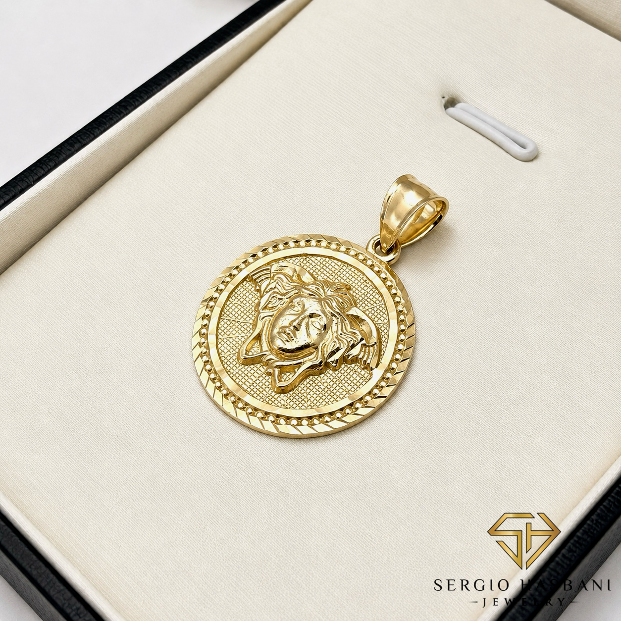 10K MEDARO Medusa Head Pendant