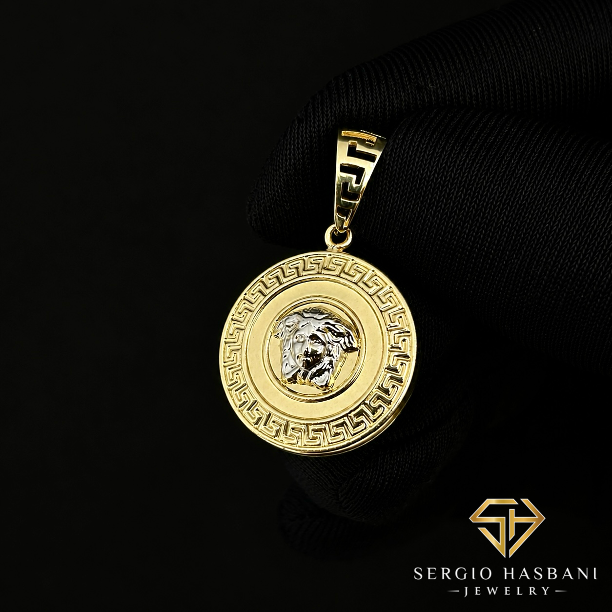 10K MEDAZO Medusa Head Pendant