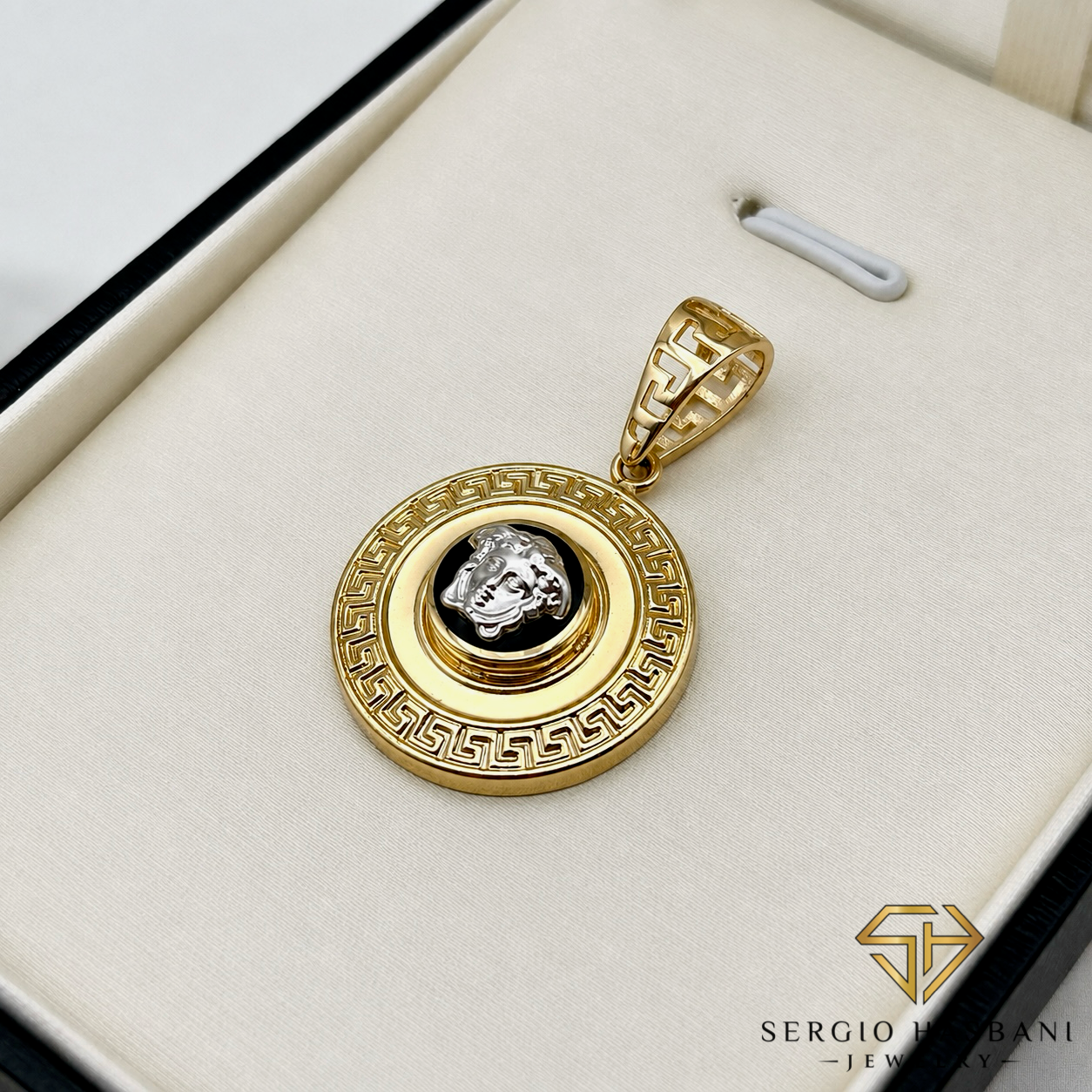 10K ONYRO Medusa Head Pendant