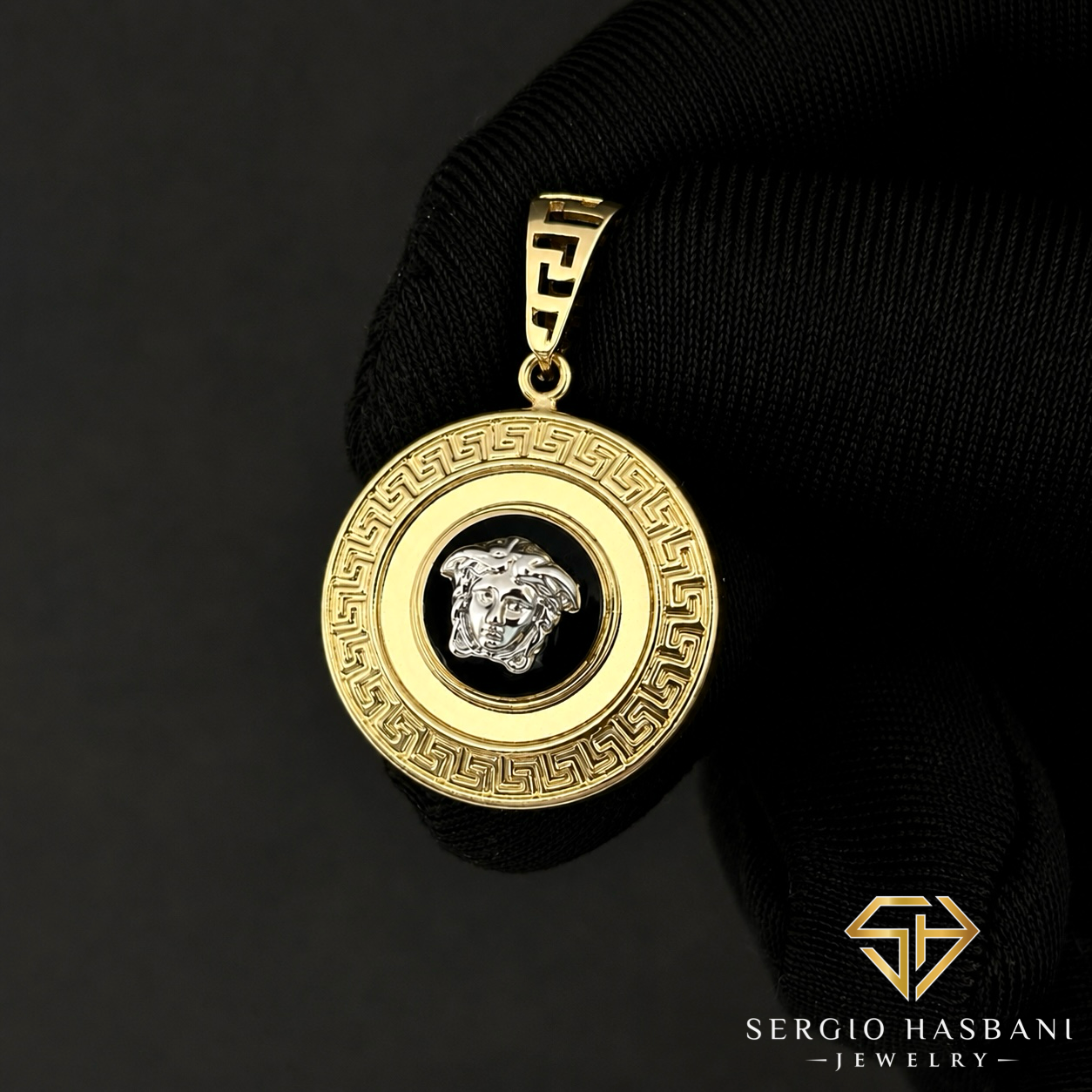 10K ONYRO Medusa Head Pendant