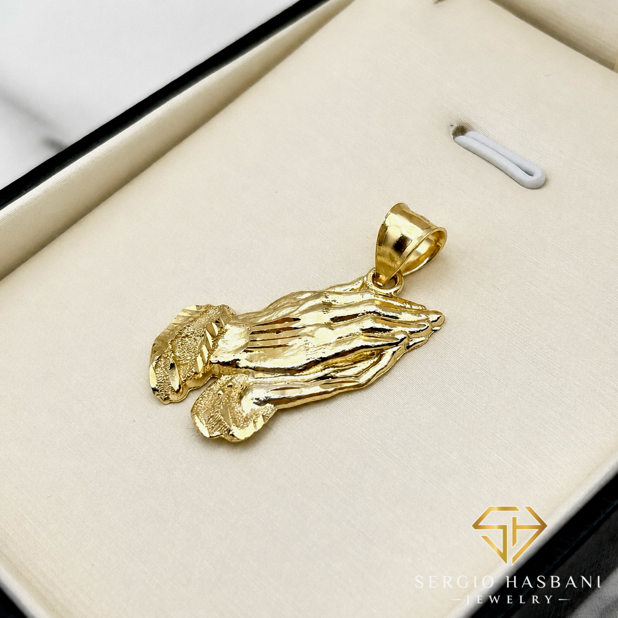 10K PRAYING HANDS Pendant