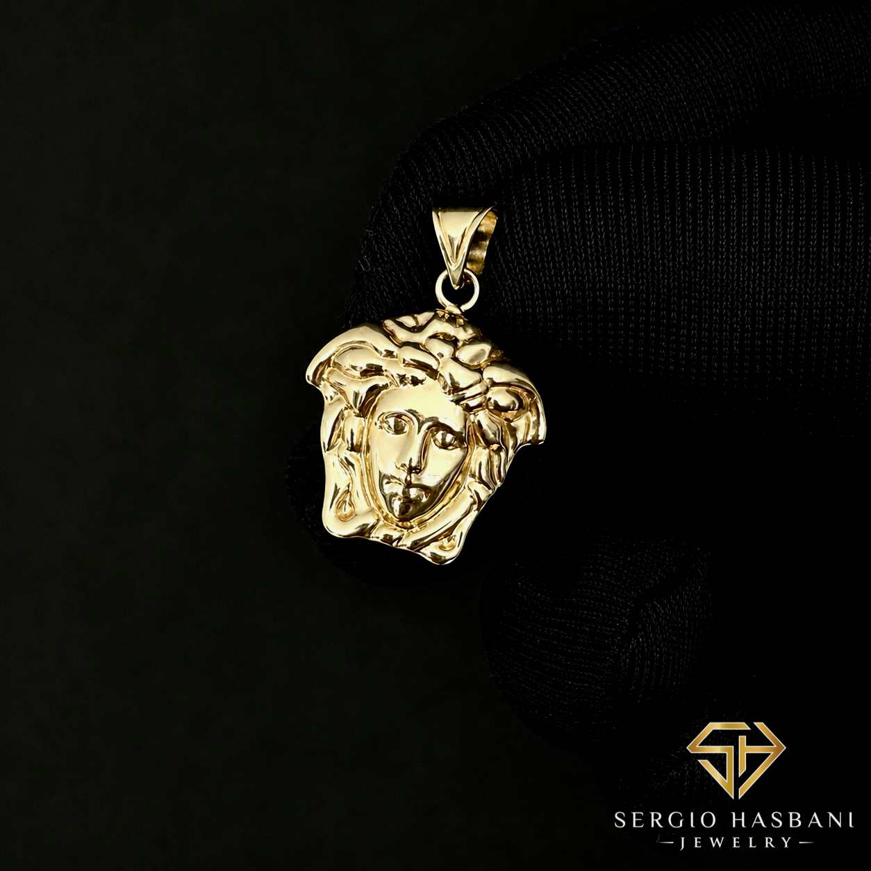10K ROMORO Medusa Head Pendant