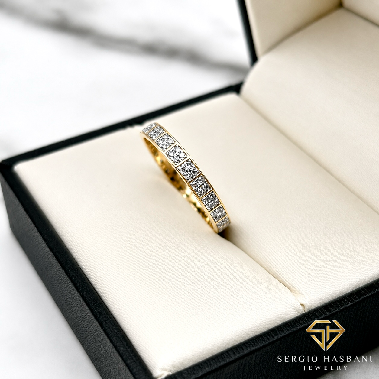 10K SLEEK Diamond Ring