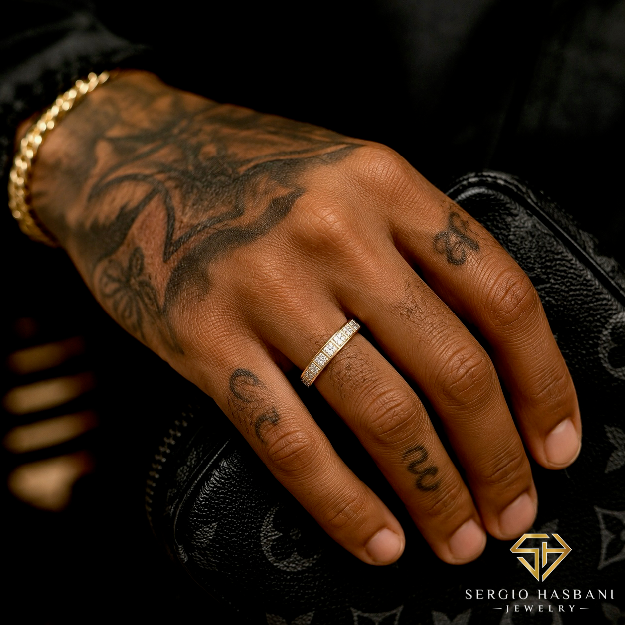 10K SLEEK Diamond Ring