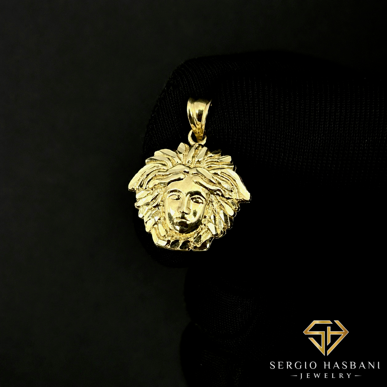 10K VERSANI Medusa Head Pendant