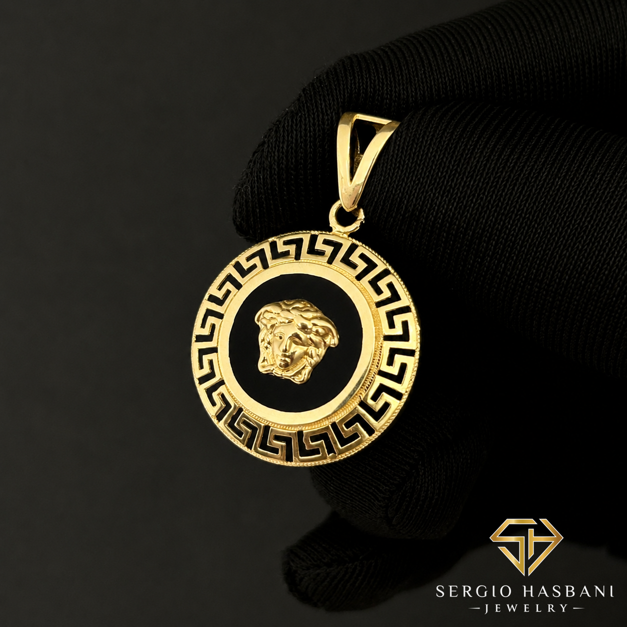 10K VESNERO Medusa Head Pendant